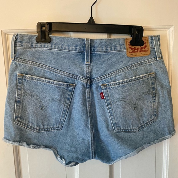Levi’s 501 high rise jean shorts - Picture 3 of 3